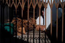 Un homme derrière une barrière