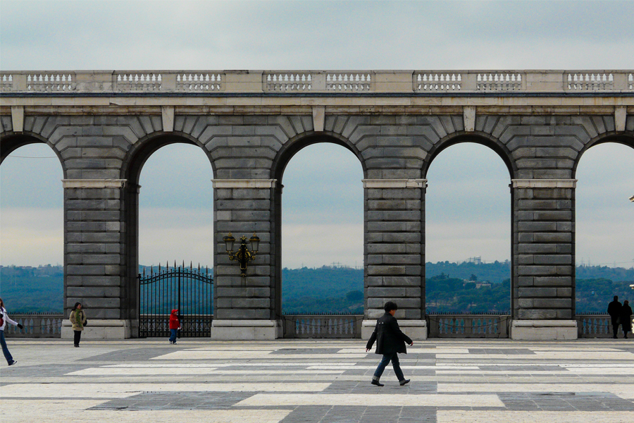 Rue avec des arcades